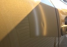 トヨタ　レクサス CT200ｈ　右リアドア　２ｃｍ程のヘコミ